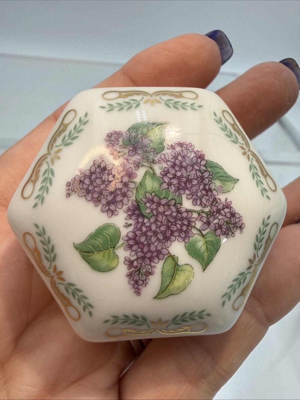 DAR Limoges Porcelain Lilac Trinket Box Vtg 1981 Flowers Of Colonial America